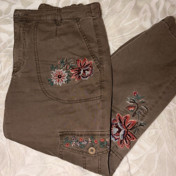 SUNDANCE BOTANICAL EMBROIDERED CARGO JOGGERS size 4 - Picture 4 of 5